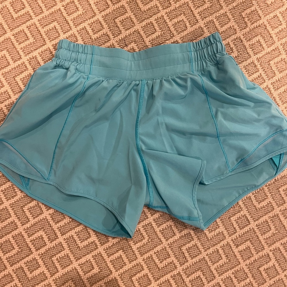 Lululemon hotty hot short, low rise, size 6
